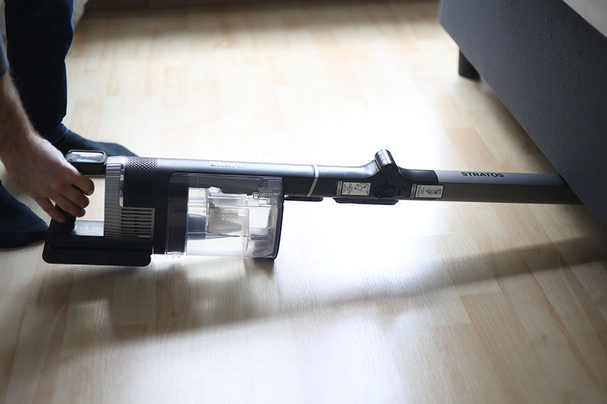 Shark Stratos: vacuuming under the bed.